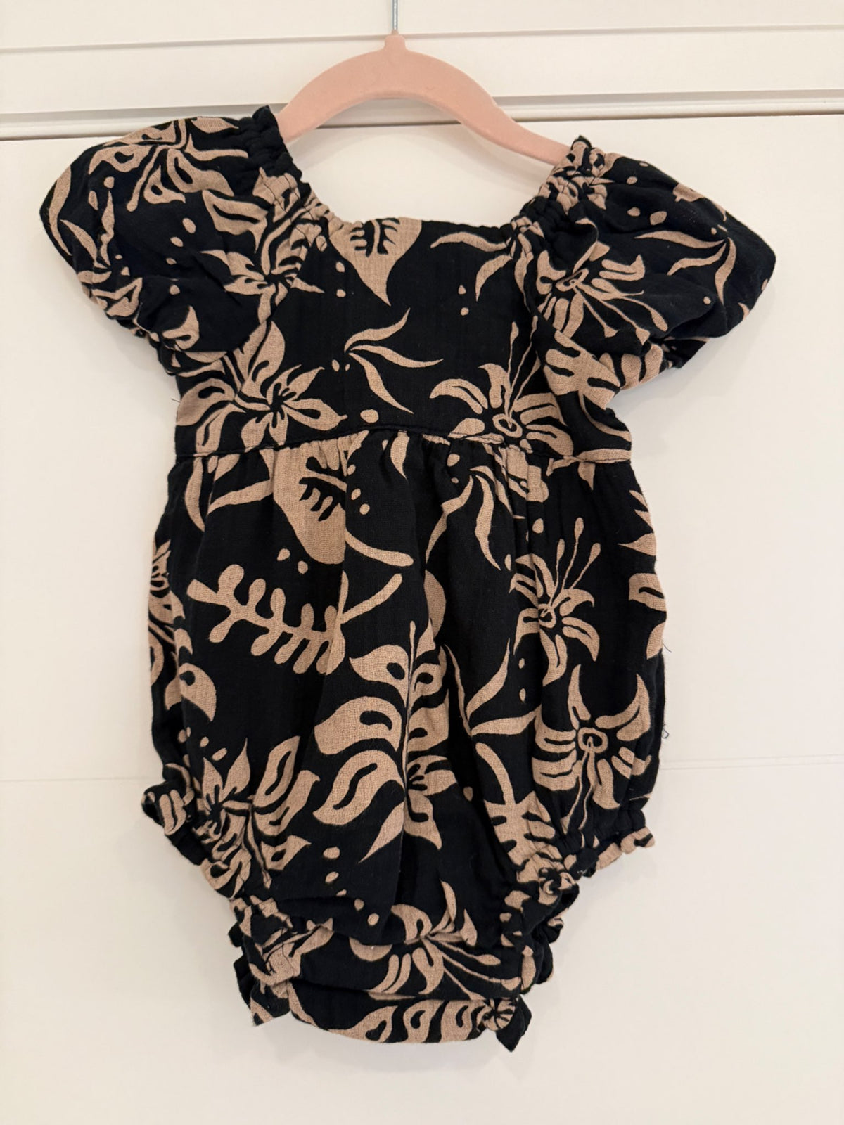 Gap Onesie, Kids 12 Month (9-12M)