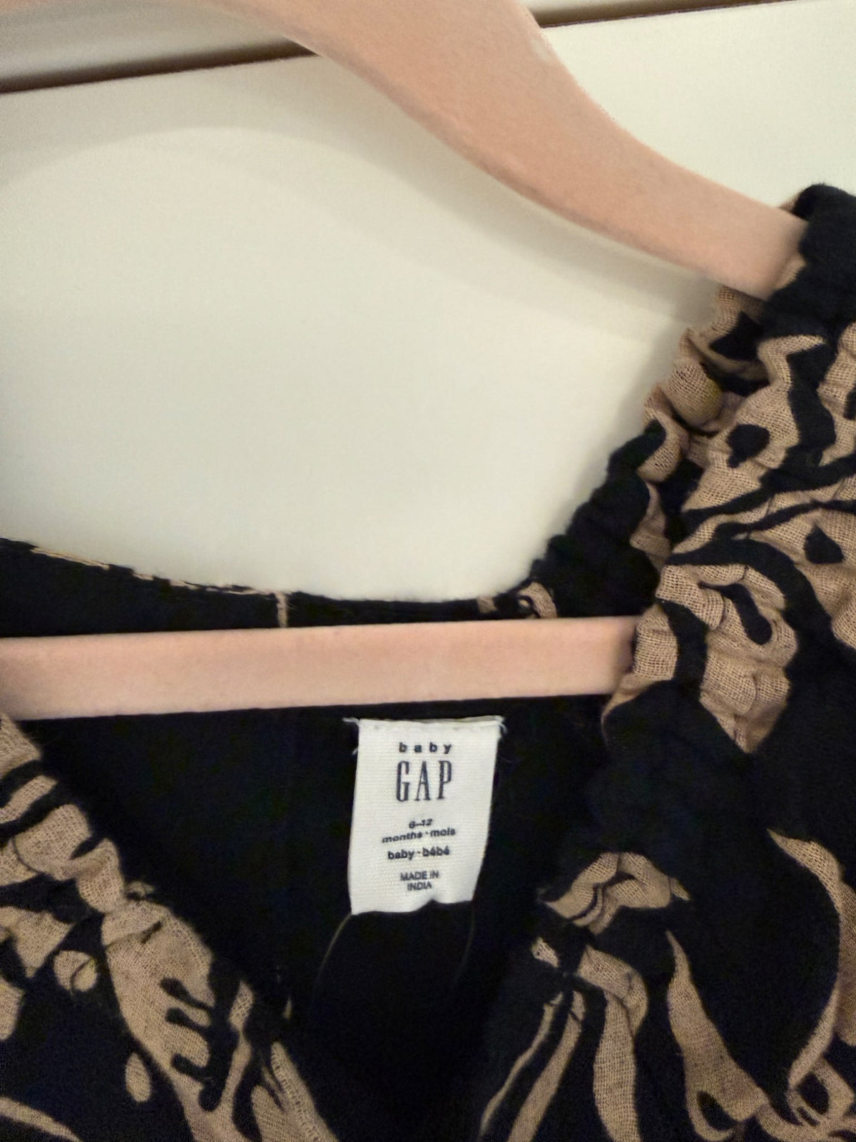 Gap Onesie, Kids 12 Month (9-12M)