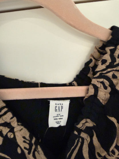 Gap Onesie, Kids 12 Month (9-12M)