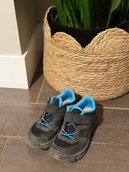 Runners/Hiking shoes size 1 , Shoes 1 (Kids:4-8yr)