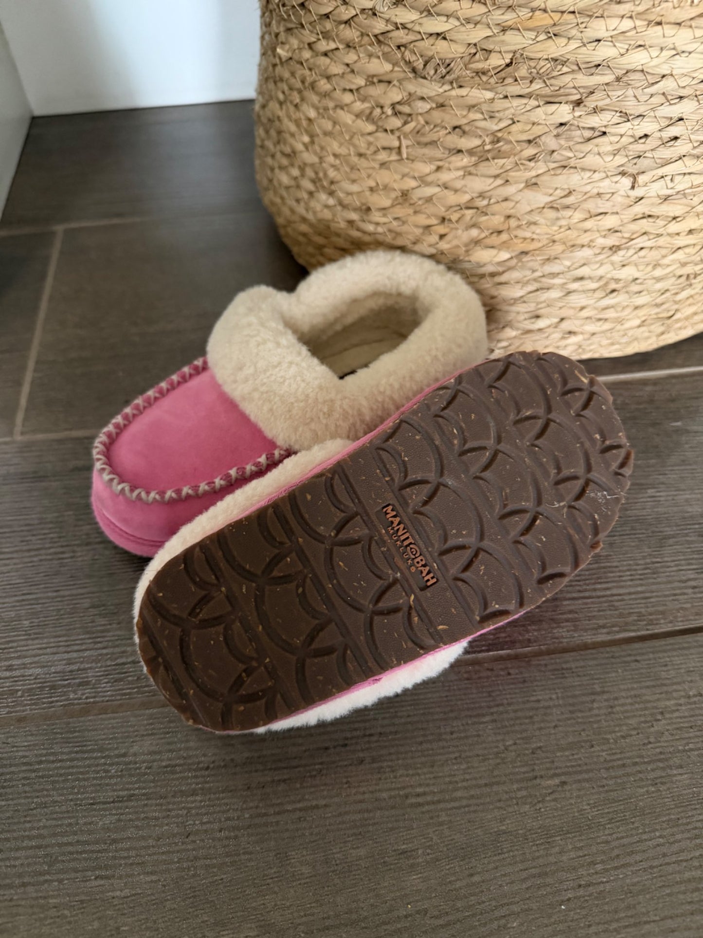Manitobah muckluck slippers size 11, Shoes 11 (Toddler:2-4yr)
