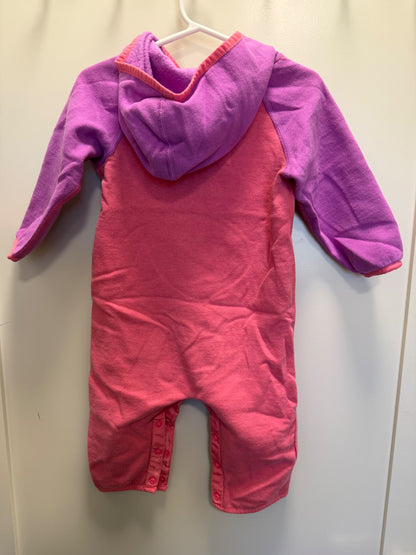 North Face onesie & boots  6-12 months , Kids 6 Month (3-6M)