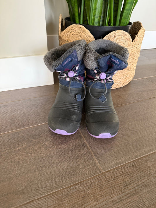Snow boots size 1 , Shoes 1 (Kids:4-8yr)