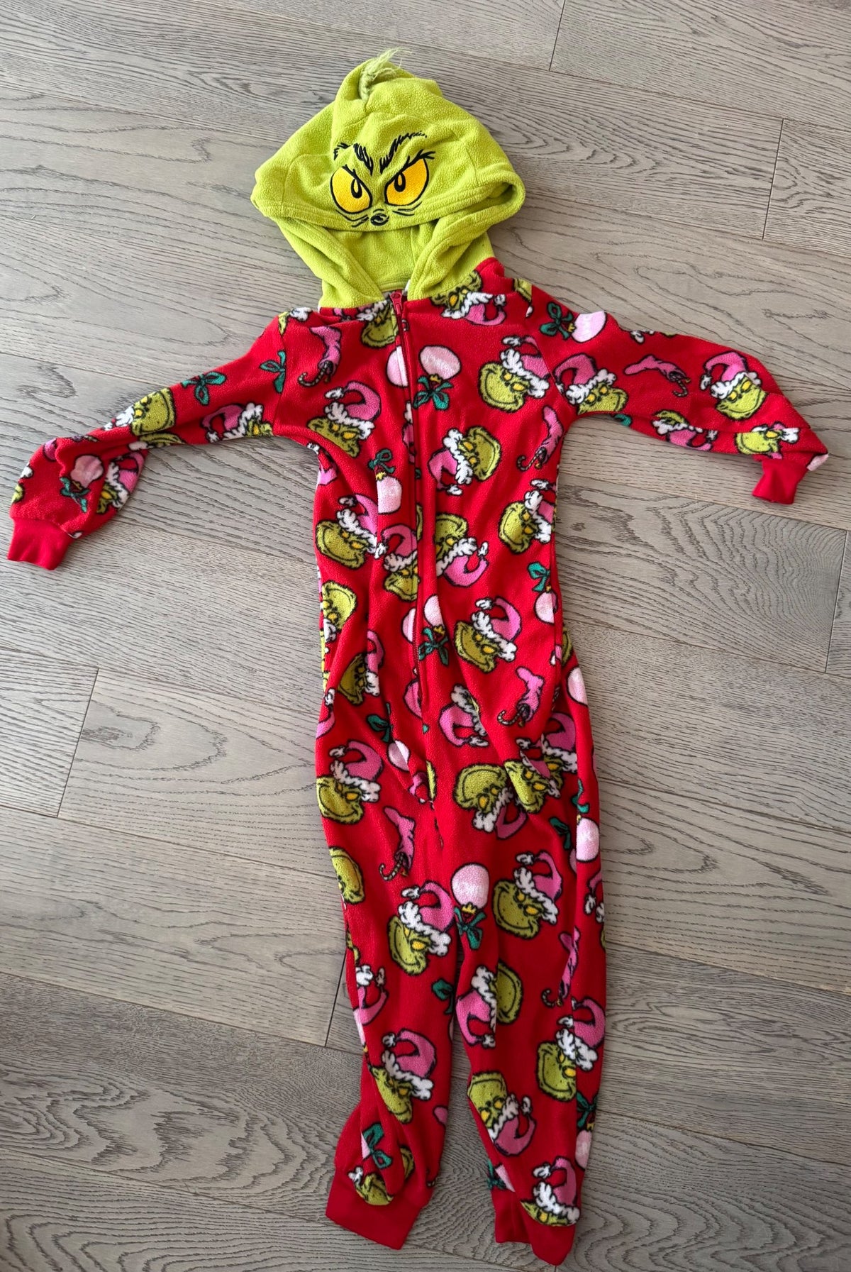 Grinch Onesie (Pink Santa Hats) size 5/6, Kids 5/5T