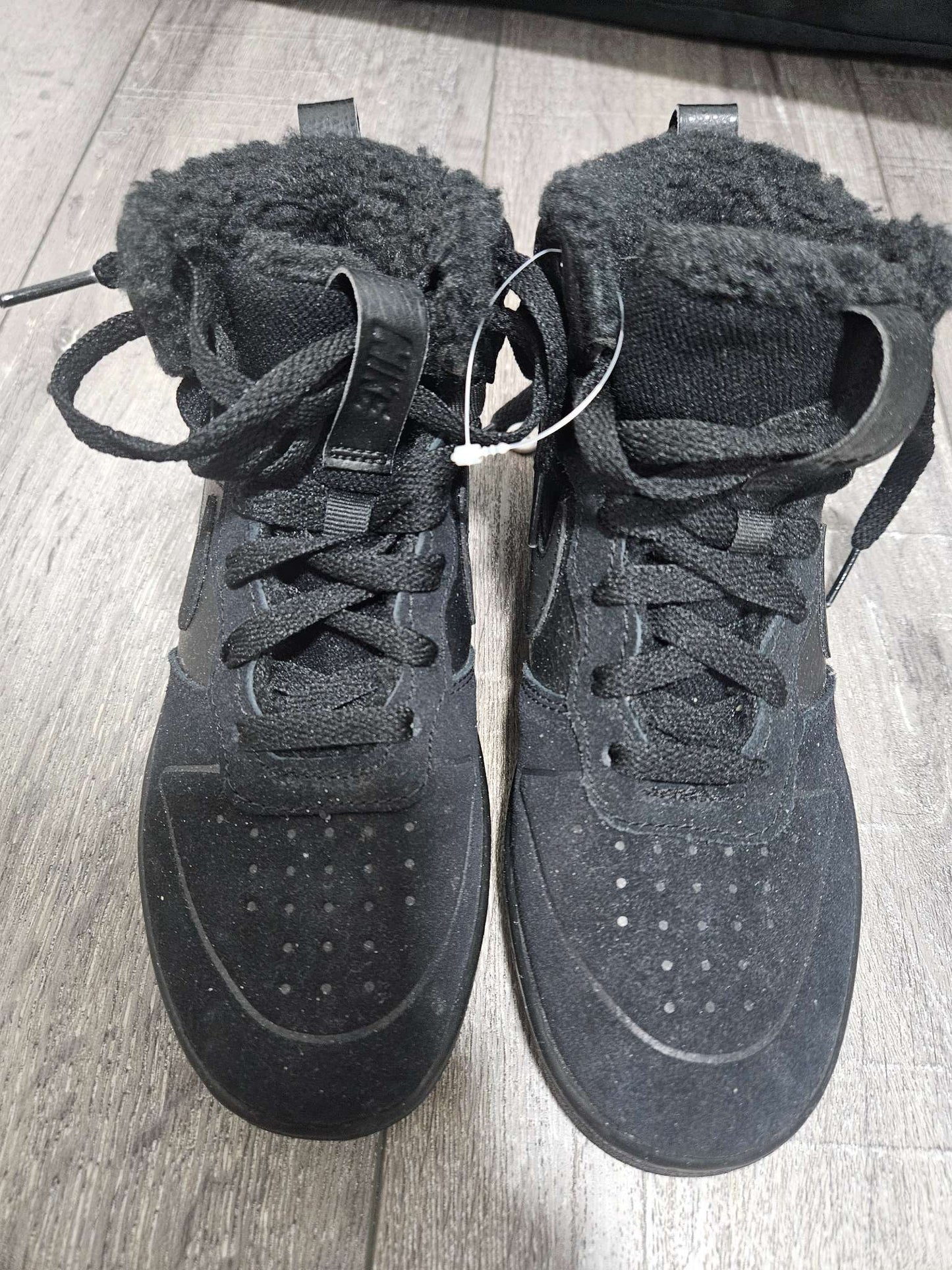 2Y Black Nike Mid boots, Shoes 2 (Kids:4-8yr)