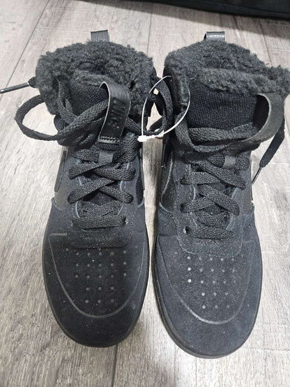 2Y Black Nike Mid boots, Shoes 2 (Kids:4-8yr)