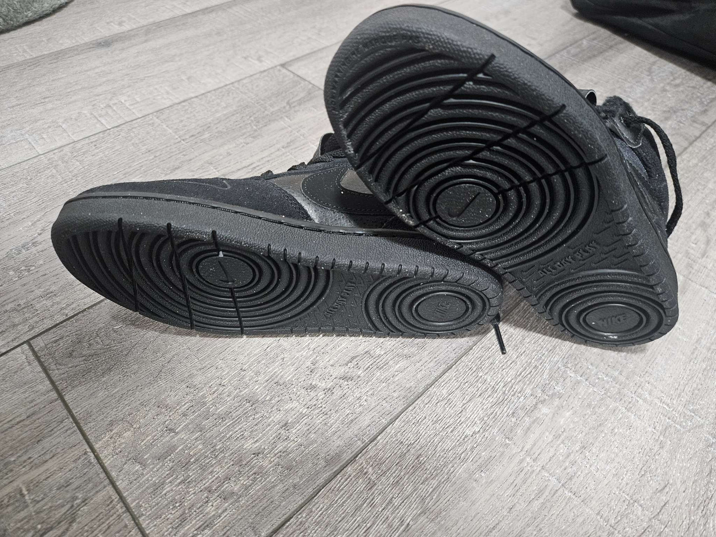 2Y Black Nike Mid boots, Shoes 2 (Kids:4-8yr)