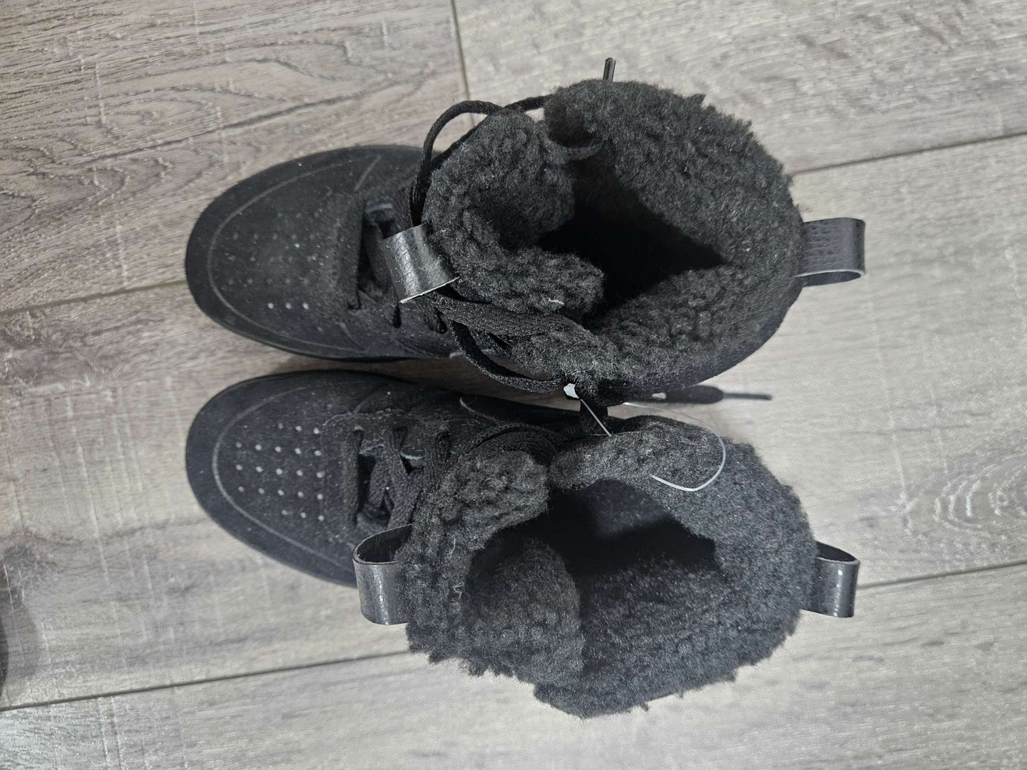 2Y Black Nike Mid boots, Shoes 2 (Kids:4-8yr)
