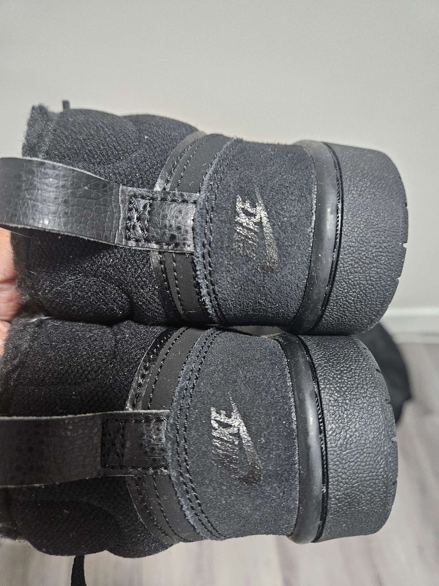 2Y Black Nike Mid boots, Shoes 2 (Kids:4-8yr)