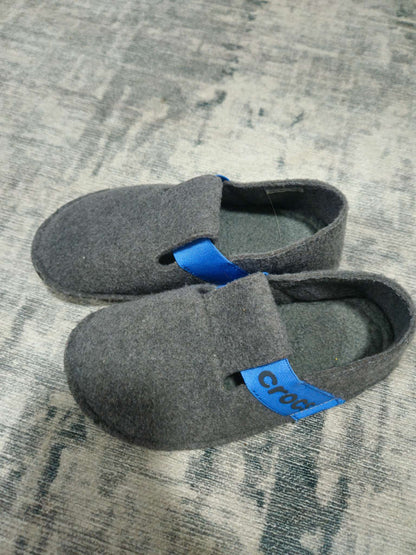 Crocs Indoor Slippers, Shoes 2 (Kids:4-8yr)