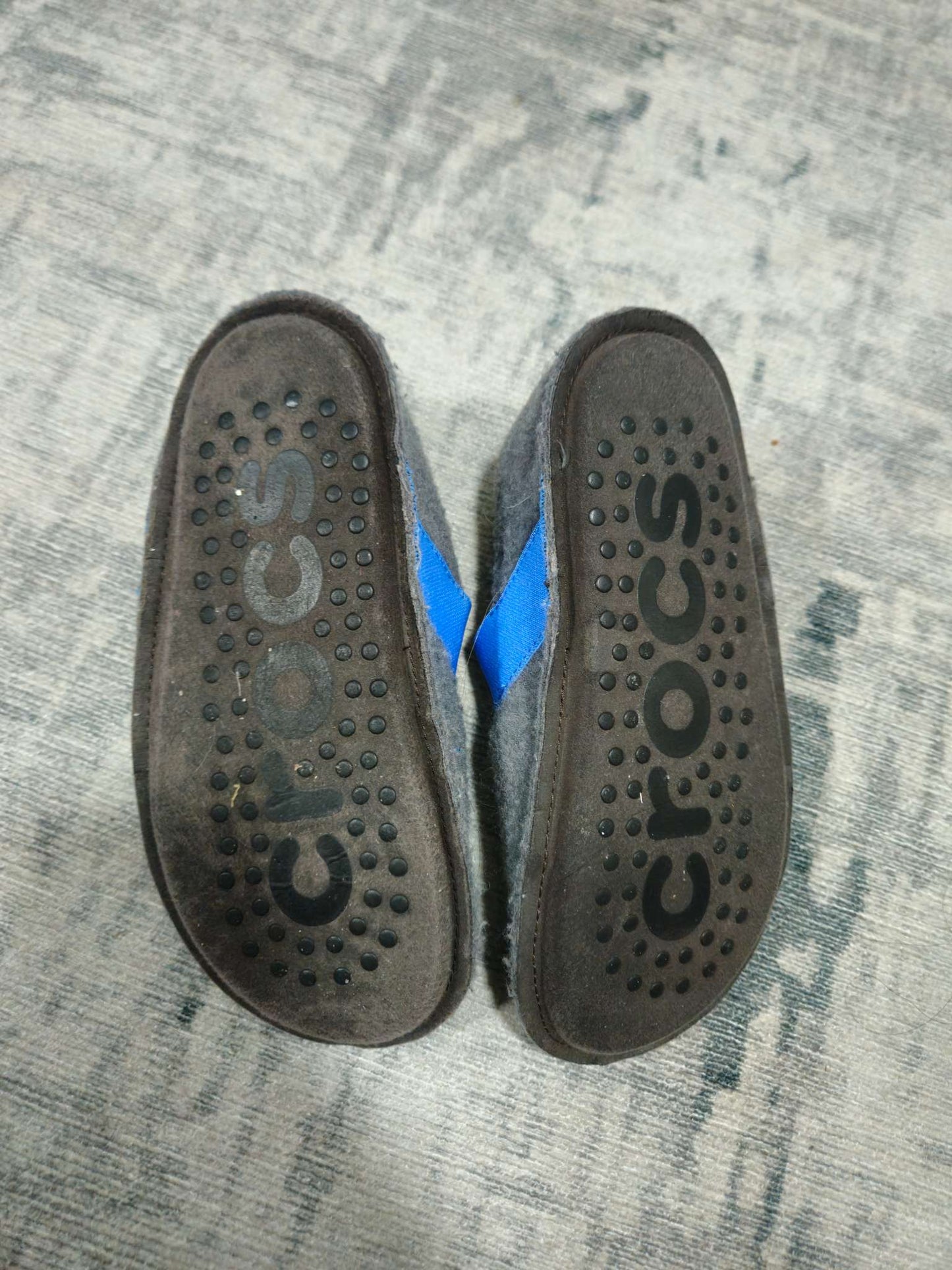 Crocs Indoor Slippers, Shoes 2 (Kids:4-8yr)