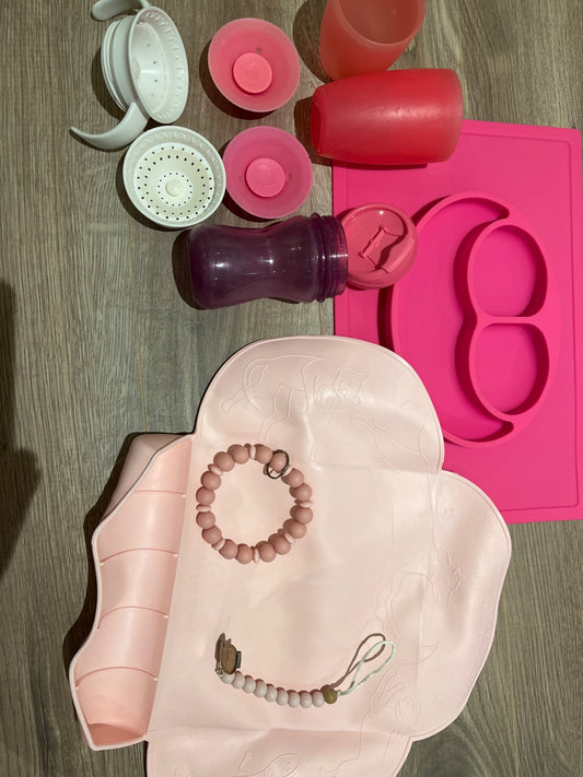Girls feeding Bundle