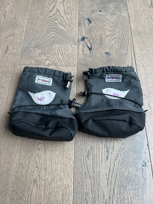 Stonz Size Large boots, Shoes 4.5 (Walkers:12-24 mth)