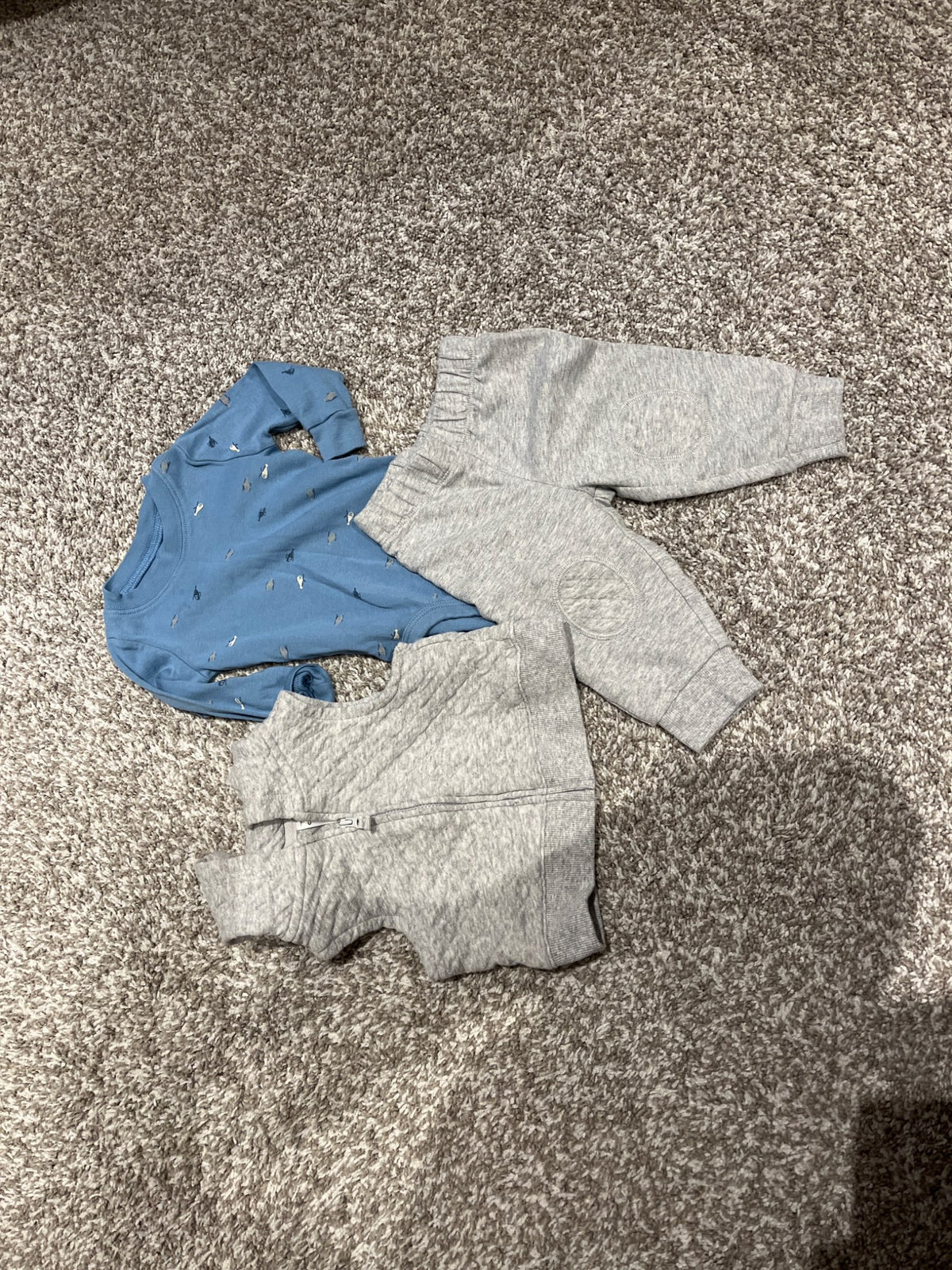 Carters airplane outfit, Kids 6 Month (3-6M)