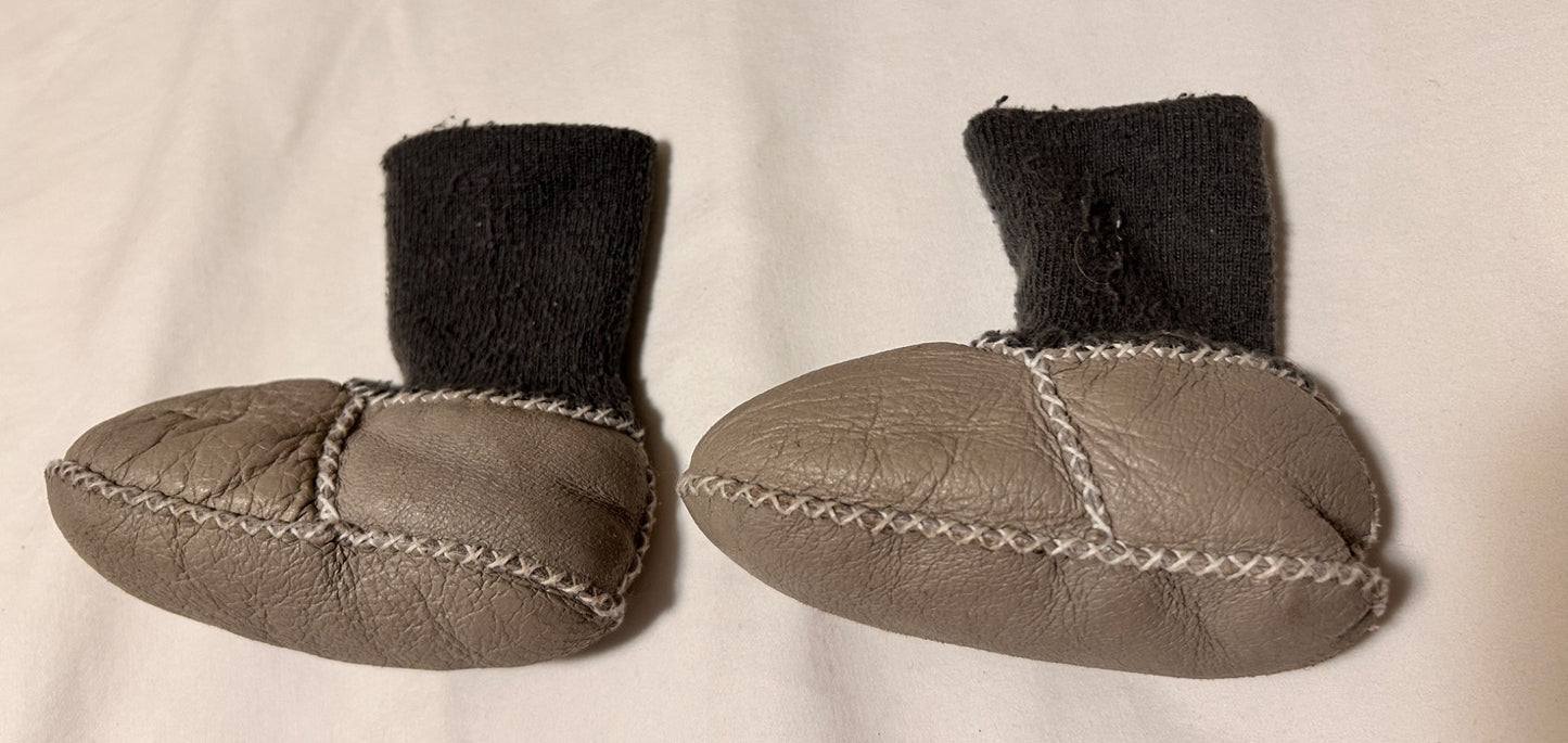 Baby booties, grey, 5 inches length, Shoes 5 (Walkers:12-24 mth)