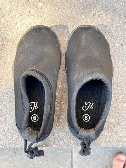 Honeysuckle water shoes sizes 6, Shoes 6 (Walkers:12-24 mth)