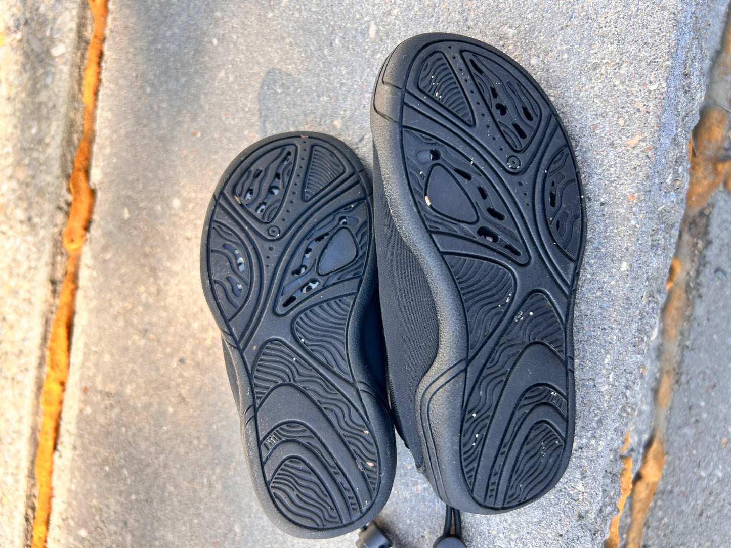 Honeysuckle water shoes sizes 6, Shoes 6 (Walkers:12-24 mth)