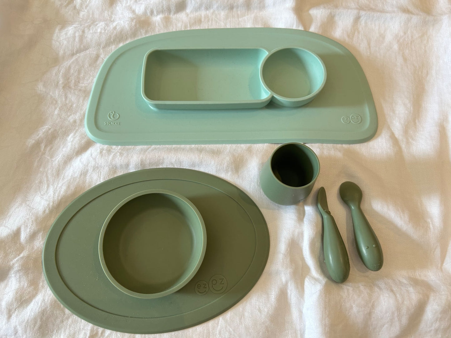 ezpz First Foods set and Stokke mat tray