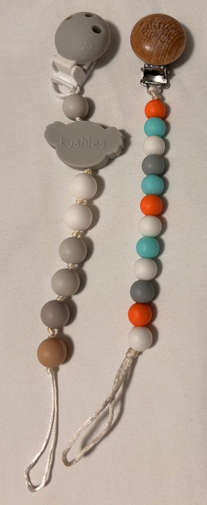Bundle of two teething clips