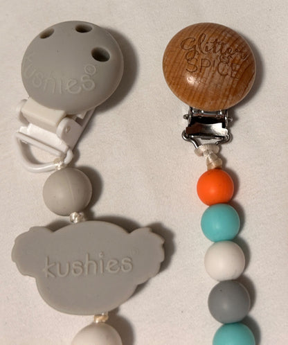 Bundle of two teething clips