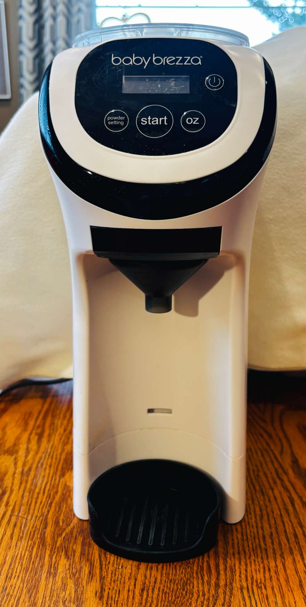 Baby Brezza Formula Pro Mini – Automatic Formula Maker + Travel Bag & Riser