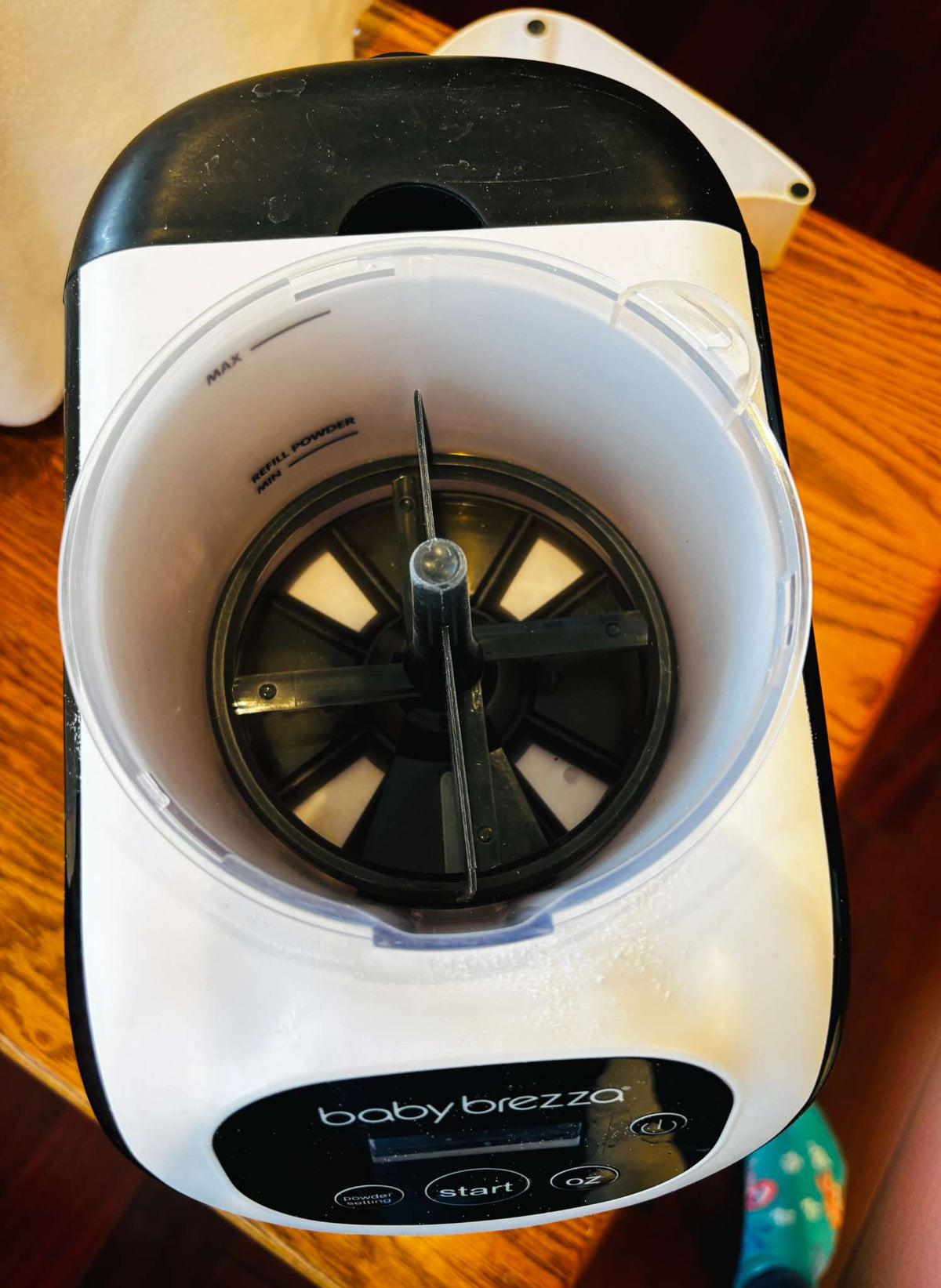 Baby Brezza Formula Pro Mini – Automatic Formula Maker + Travel Bag & Riser