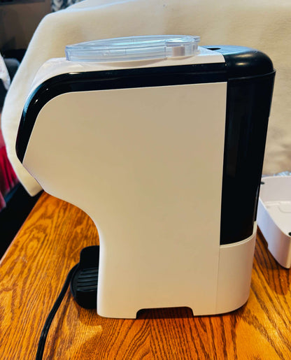 Baby Brezza Formula Pro Mini – Automatic Formula Maker + Travel Bag & Riser