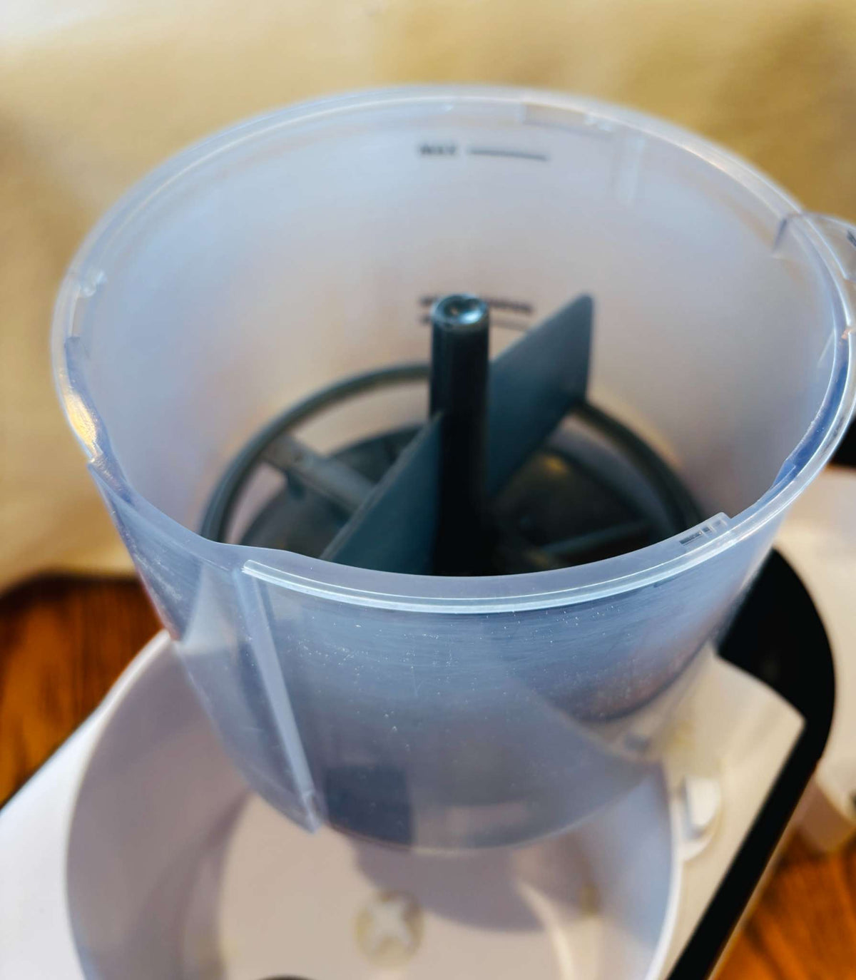 Baby Brezza Formula Pro Mini – Automatic Formula Maker + Travel Bag & Riser