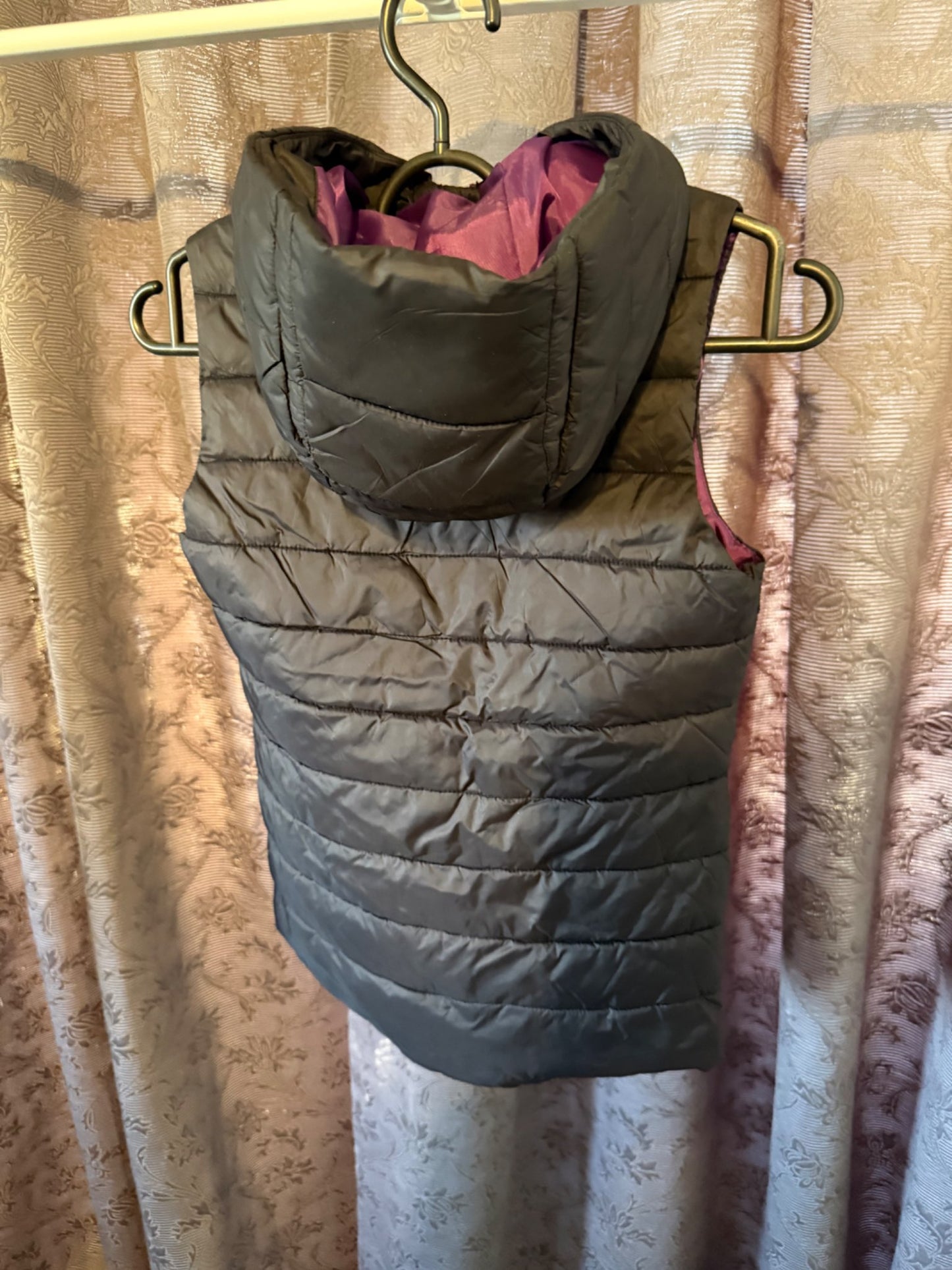 Lightweight Hooded Puffy Vest (black)