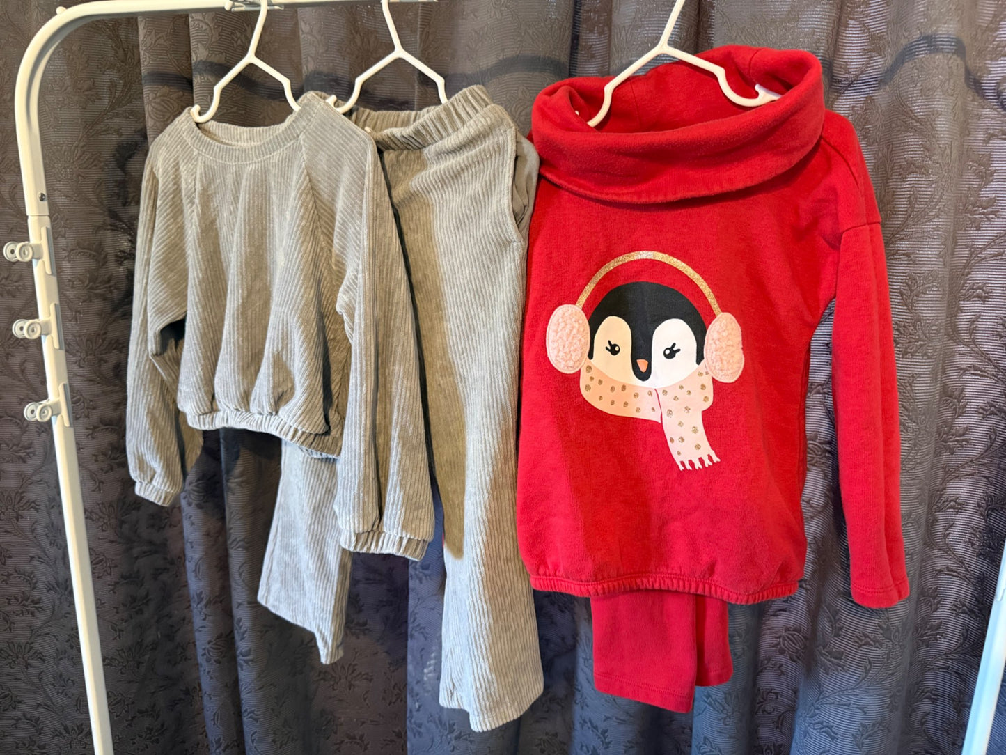 Two Sets (red, grey), Kids 5/5T