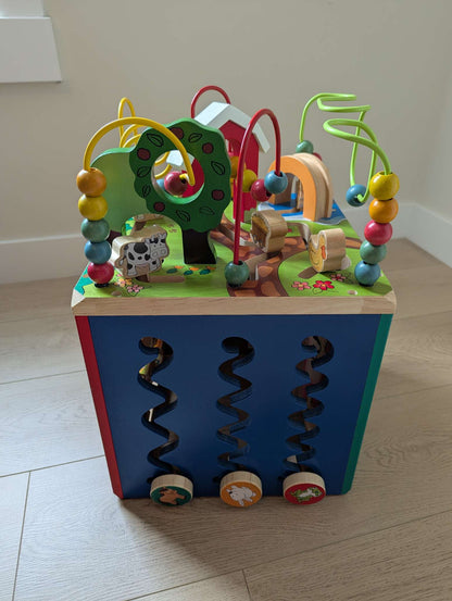 Battat farm activity centre cube