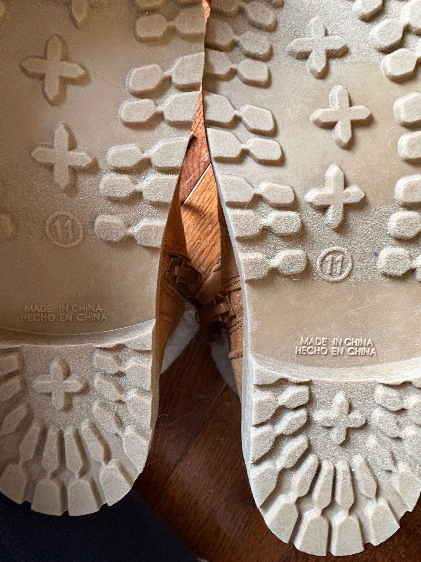 Old Navy boot 11 toddler, Shoes 11 (Toddler:2-4yr)