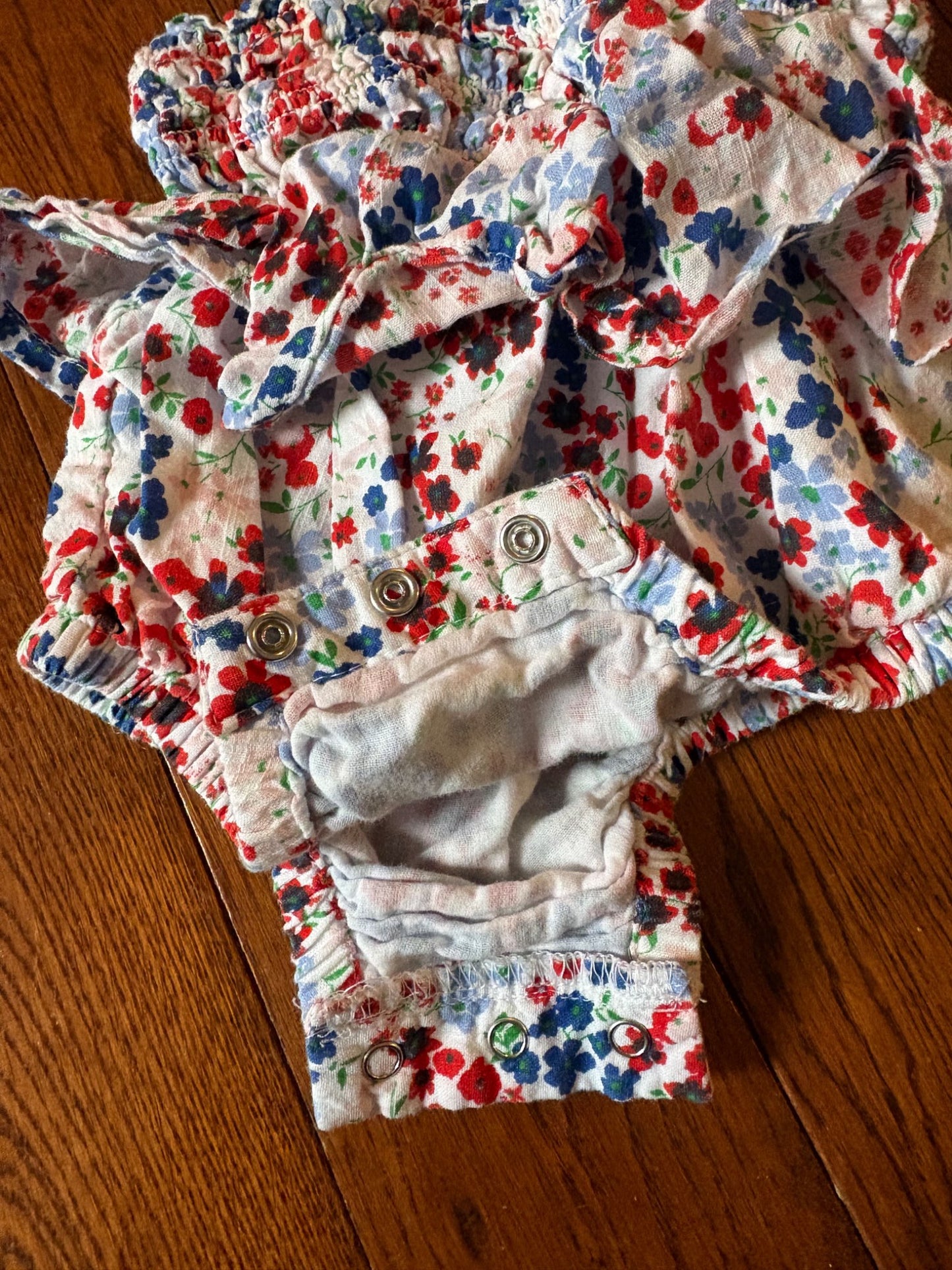 Old Navy Baby 3-6 months Onesie , Kids 6 Month (3-6M)