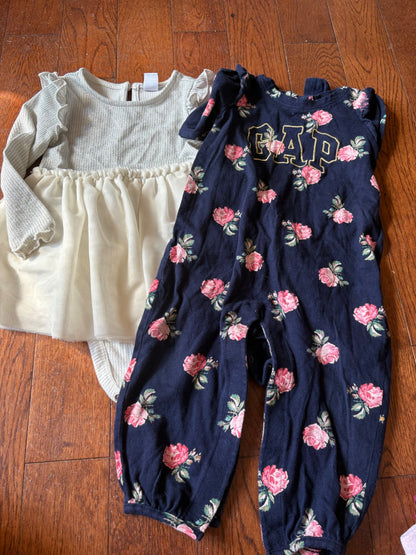 Old Navy Onesie and Gap Outfit 12-18 months , Kids 18 Month (12-18M)