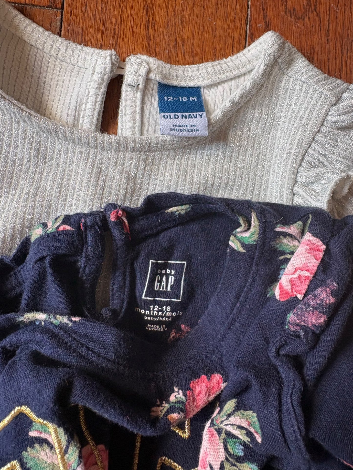 Old Navy Onesie and Gap Outfit 12-18 months , Kids 18 Month (12-18M)