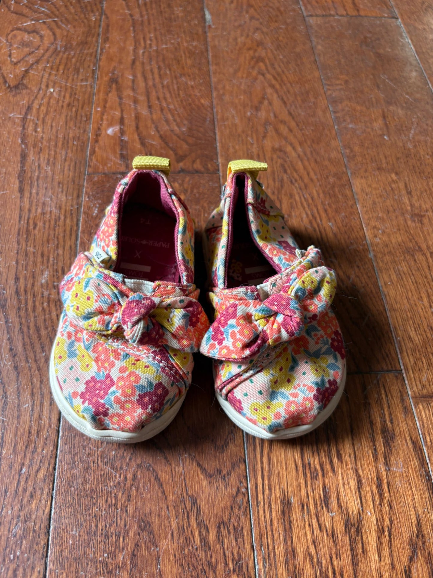 Toms Slip Ons size 4 (0-12 months), Shoes 4 (Baby: 0-12 mth)
