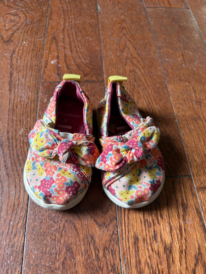 Toms Slip Ons size 4 (0-12 months), Shoes 4 (Baby: 0-12 mth)