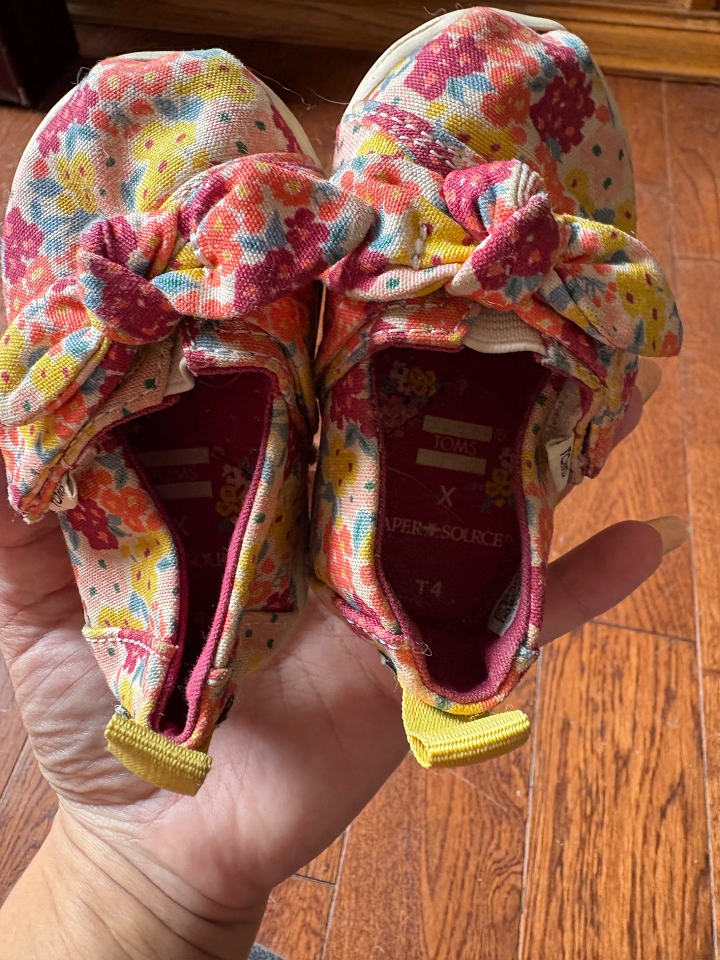 Toms Slip Ons size 4 (0-12 months), Shoes 4 (Baby: 0-12 mth)