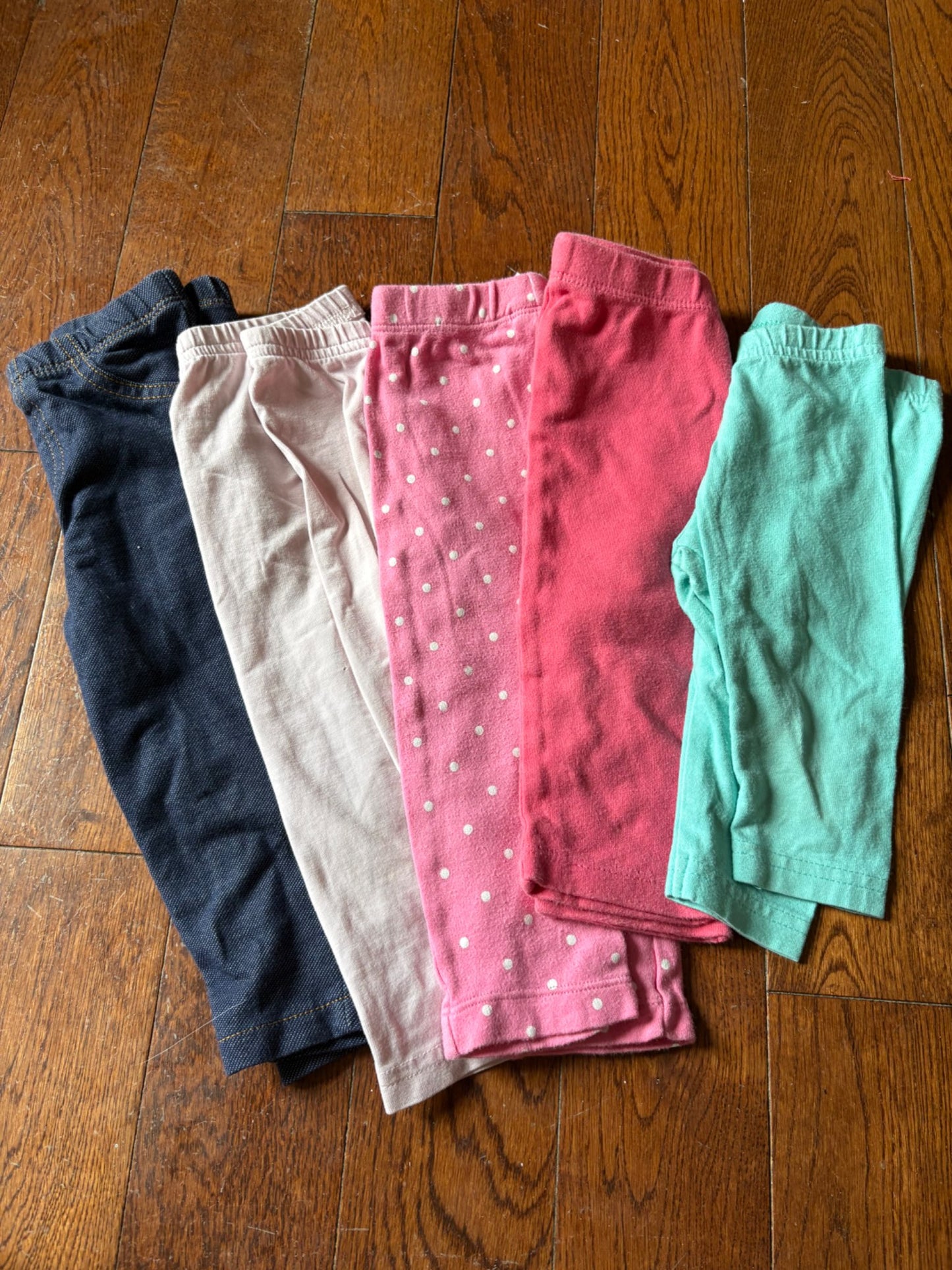 3 pants and 2 capris 9 months , Kids 12 Month (9-12M)