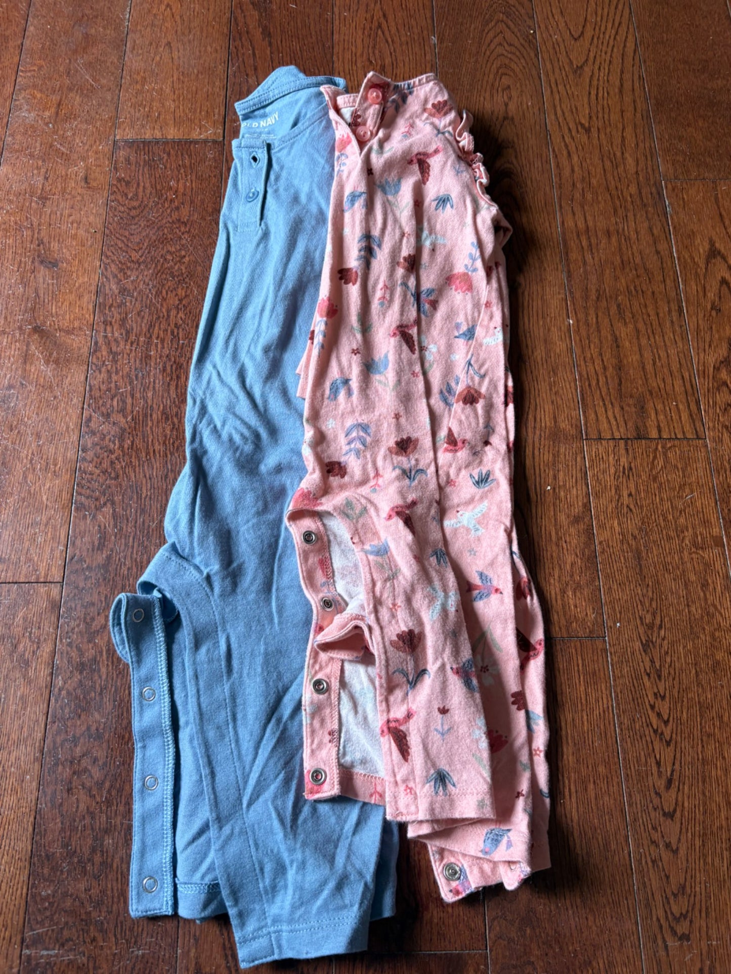 Old Navy outfits 6-12 months , Kids 9 Month (6-9M)