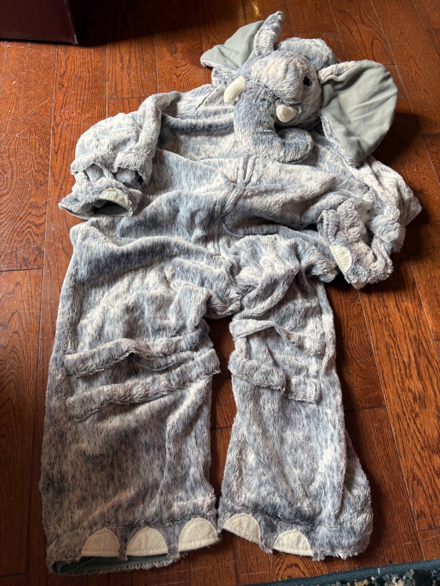 Elephant costume 4-6x, Kids 5/5T