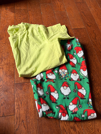 Christmas pjs size 7-8, Kids 7