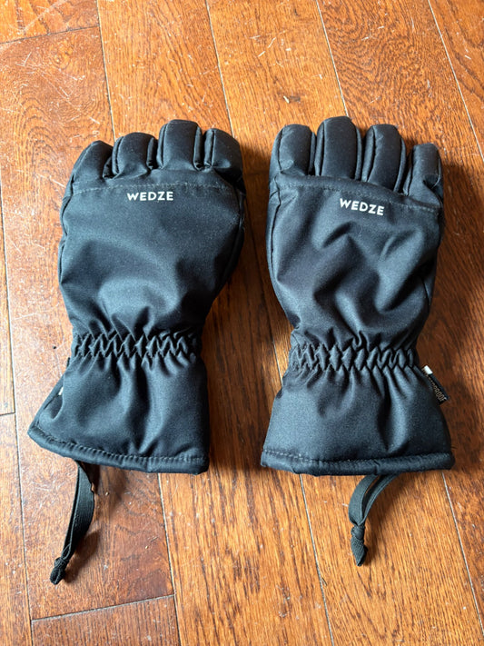 Wedze winter gloves