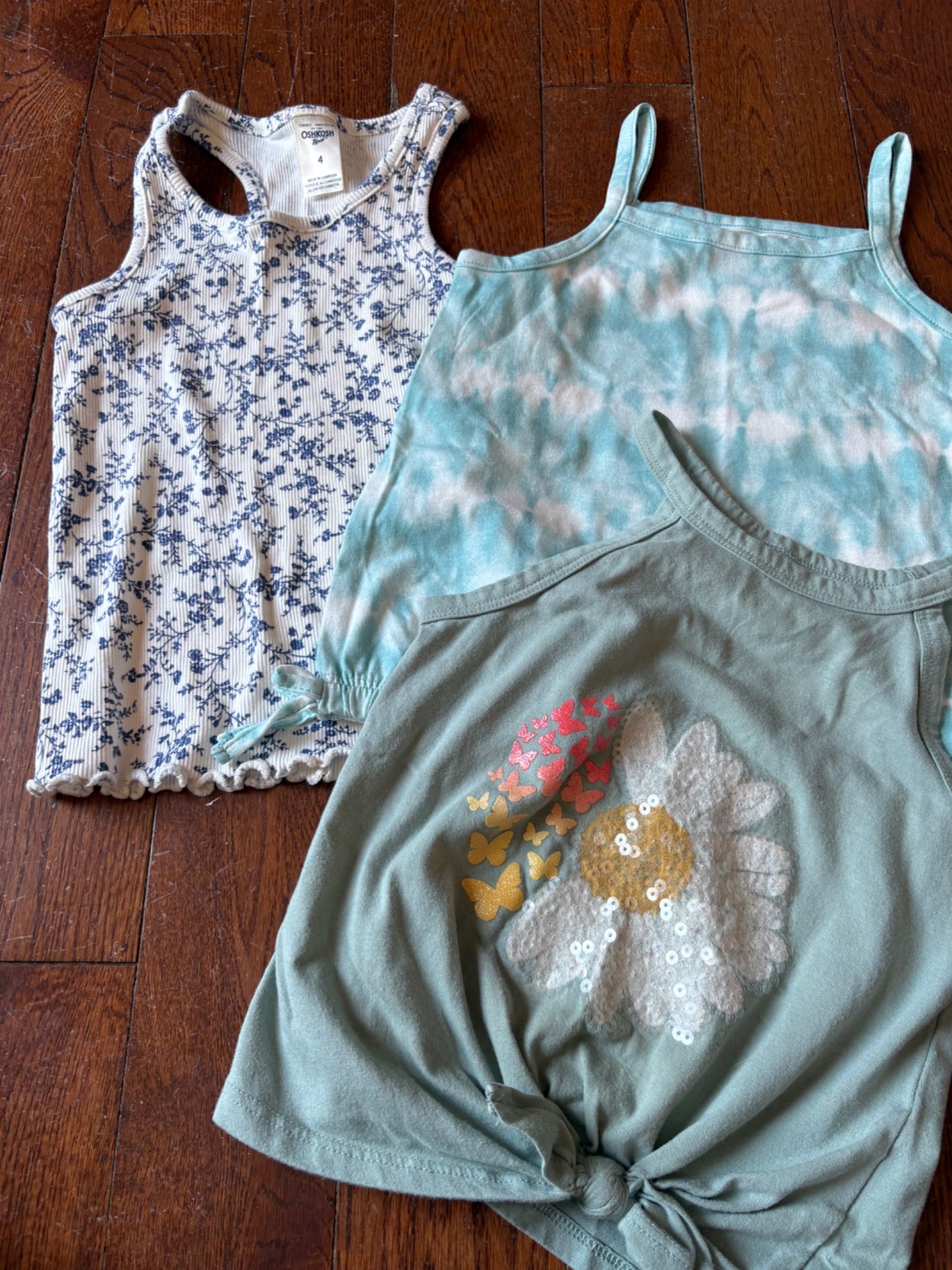 Osh Kosh set of 3 Tank tops size 4 , Kids 4/4T