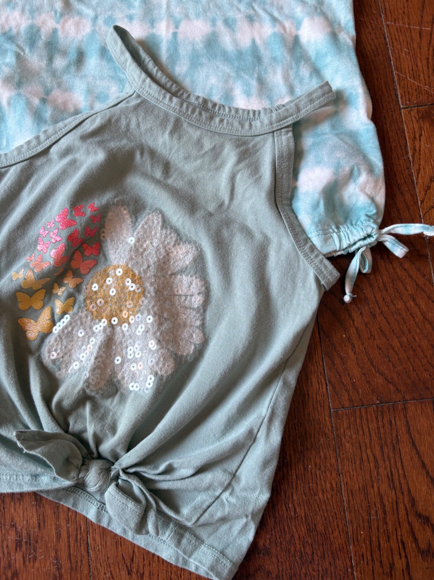 Osh Kosh set of 3 Tank tops size 4 , Kids 4/4T