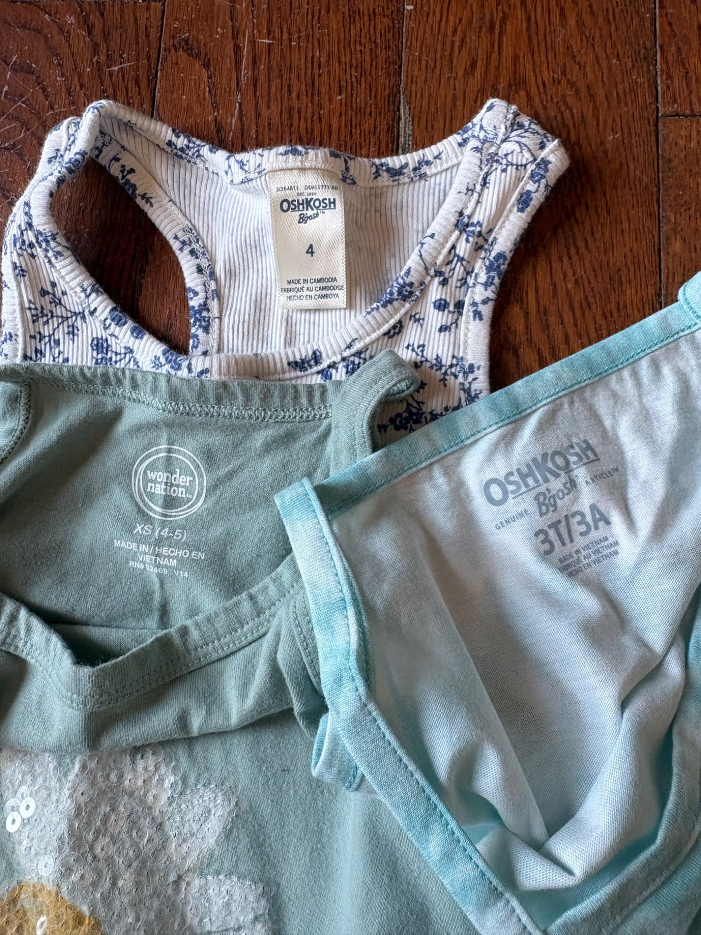 Osh Kosh set of 3 Tank tops size 4 , Kids 4/4T