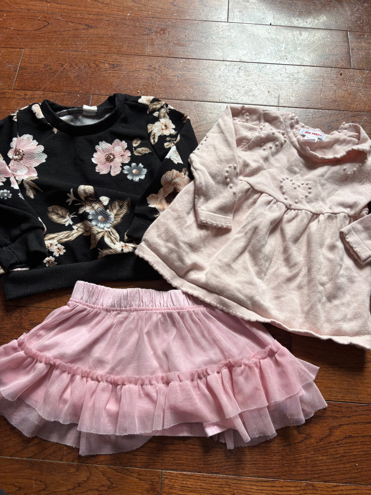 Sweaters and skirt 6-12 months , Kids 9 Month (6-9M)