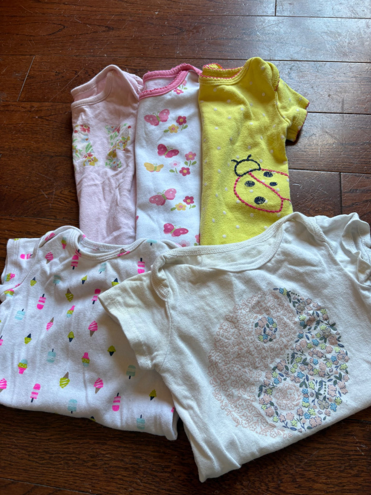 Set of 5 onesies 3-6 months , Kids 6 Month (3-6M)