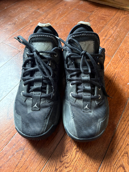 Jordan’s basketball shoes size 4Y, Shoes 4 (Big Kids:8–12yr)