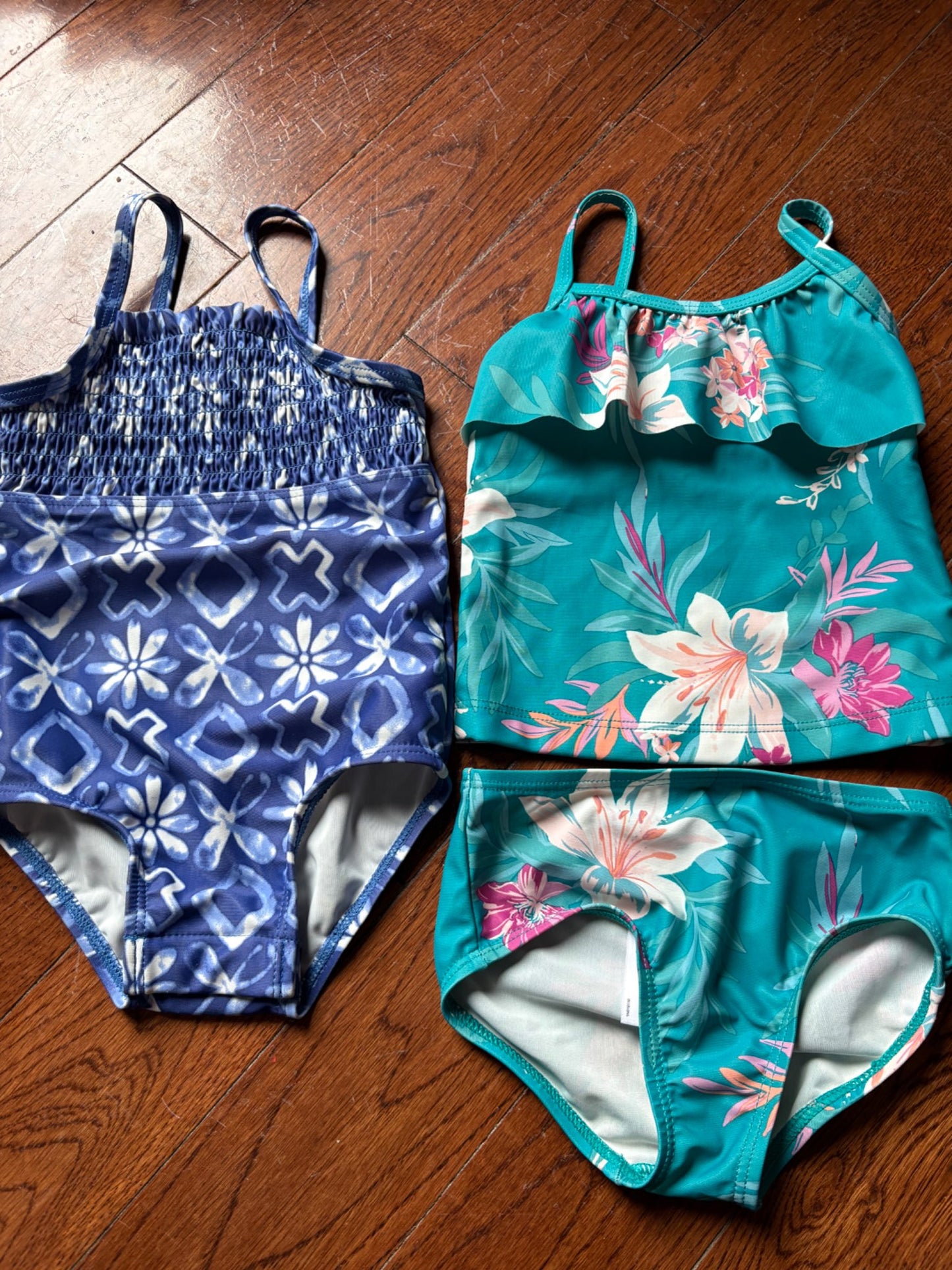Osh Kosh 9month swimsuits, Kids 9 Month (6-9M)